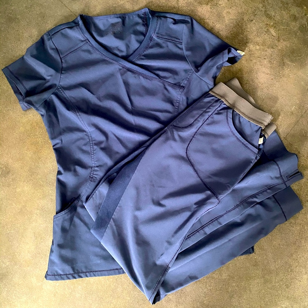 Cherokee Infinity Scrubs || XS